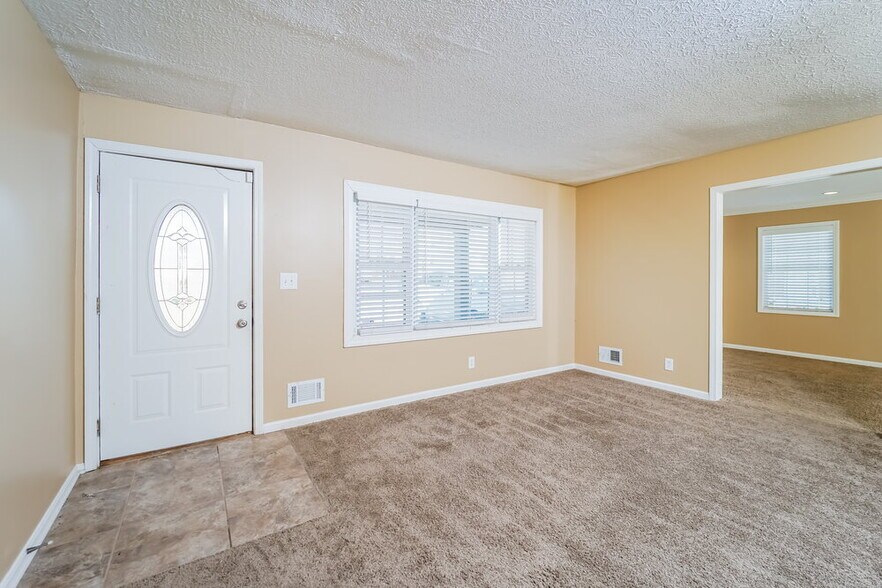 Building Photo - 6506 Missionary Ridge Dr