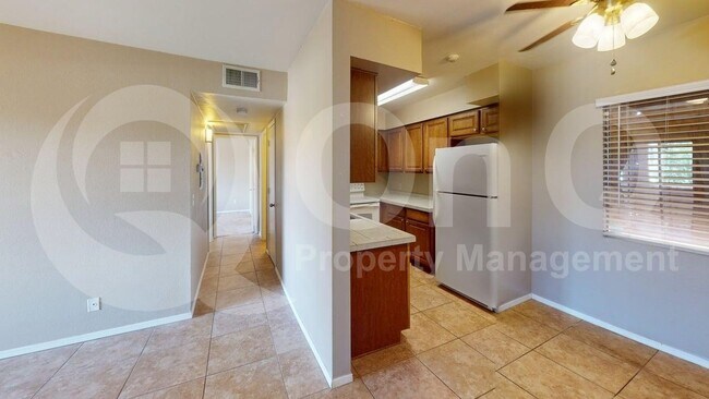 Building Photo - 1810 E Blacklidge Dr