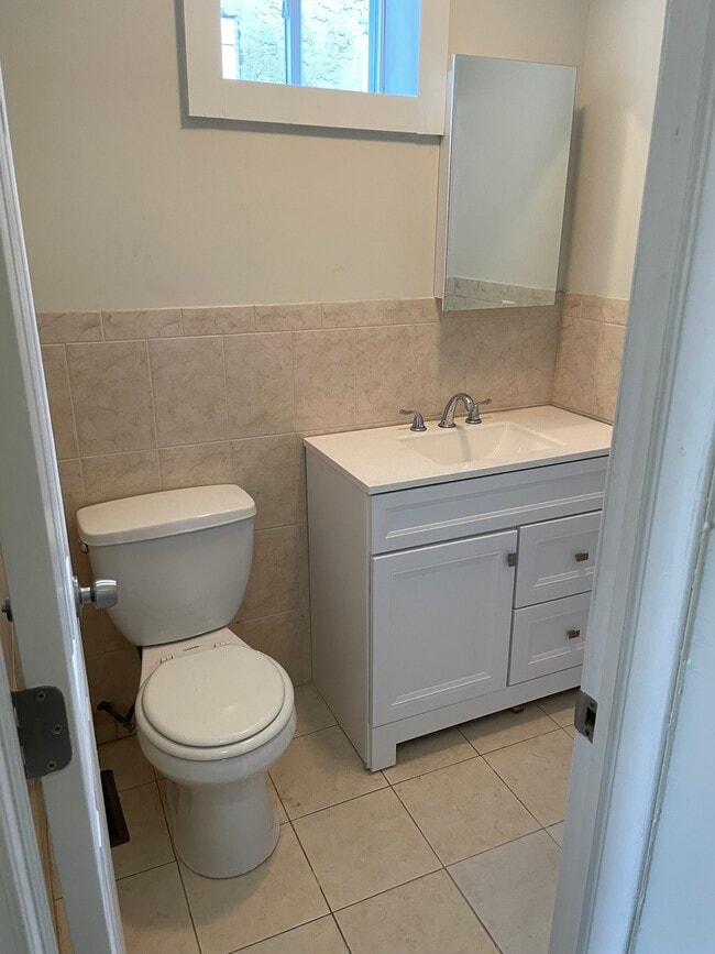 Building Photo - 1831 Fontain St