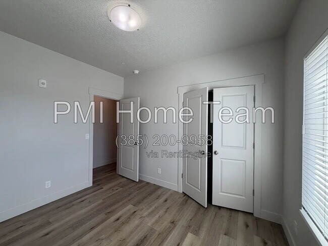 Building Photo - 2874 Kiesel Ave
