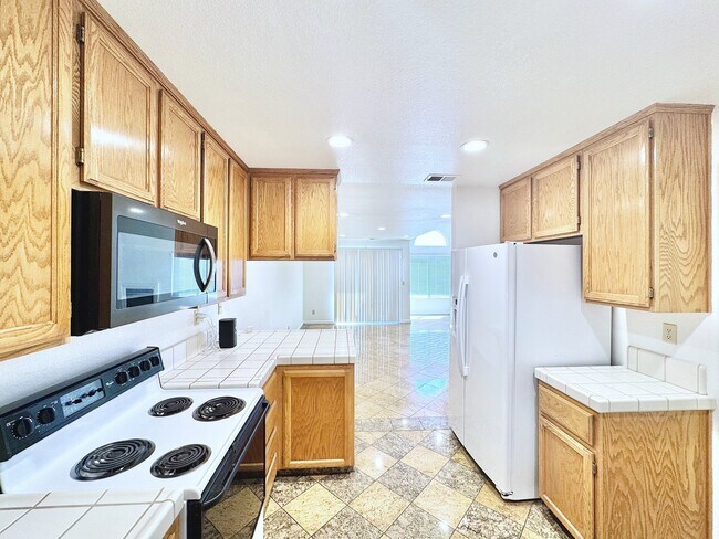 Building Photo - 4378 Conejo Dr