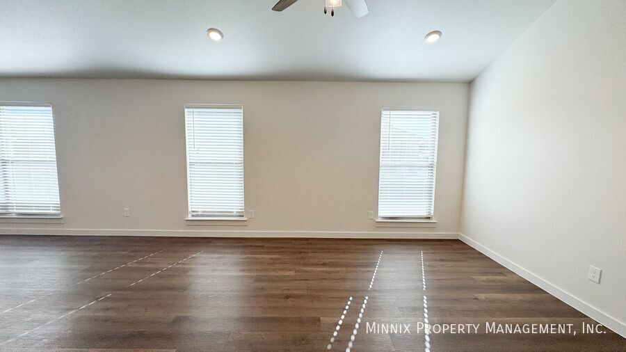 Building Photo - 2131 Langford Ave