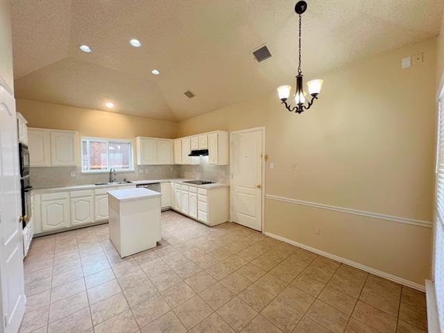 Building Photo - 705 Pine Lakes Dr