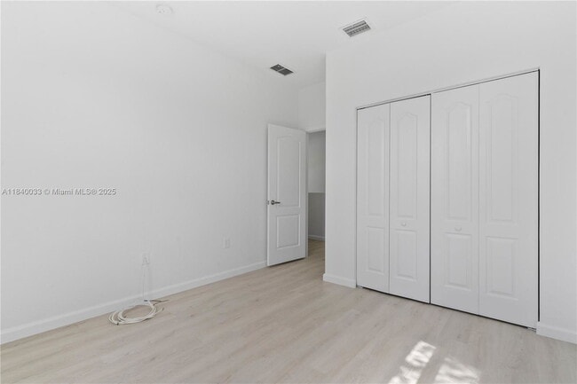 Building Photo - 3956 NE 11th Dr