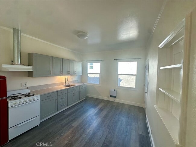 Building Photo - 6330 Franklin Ave