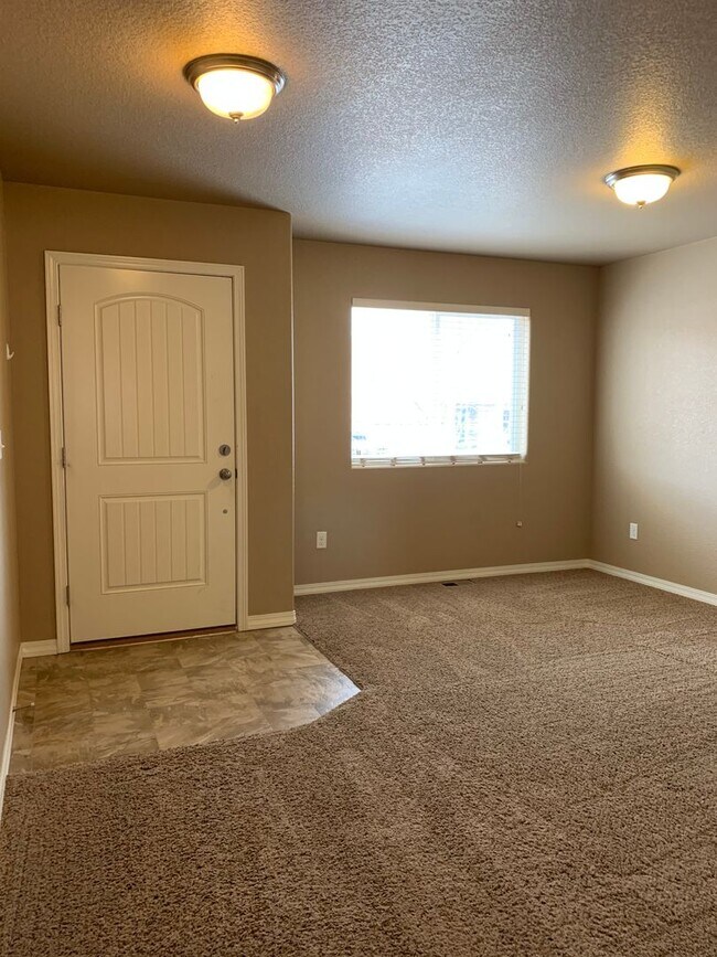 Building Photo - 1004 Diamond Rim Dr