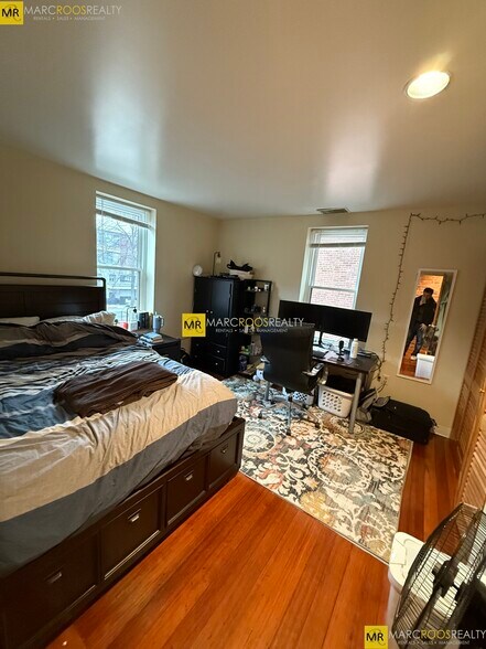 Building Photo - 111 Gainsborough St