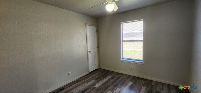 Building Photo - 5124 Daybreak Dr