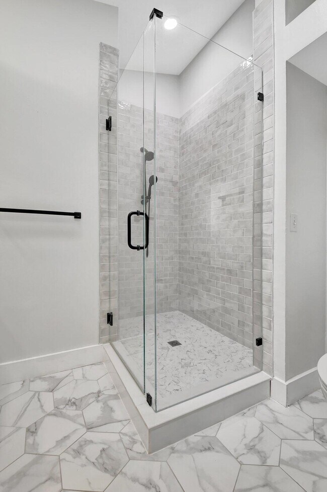 Building Photo - 3947 Redondo Way