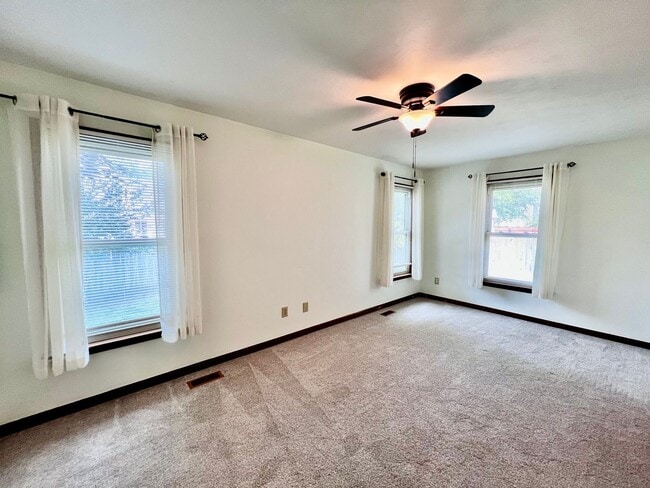 Building Photo - 4 bedroom ranch in the desirable Bellamy W...