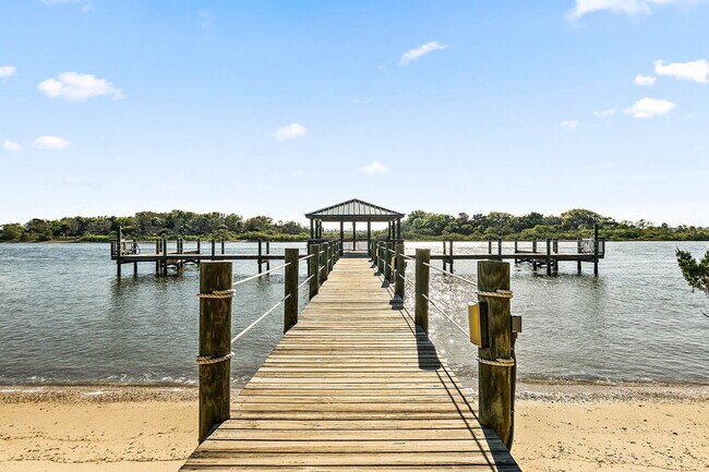 Building Photo - 110 Surfview Dr