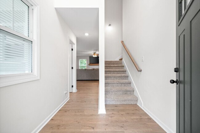 Building Photo - Beautiful Home in Woodland Hills