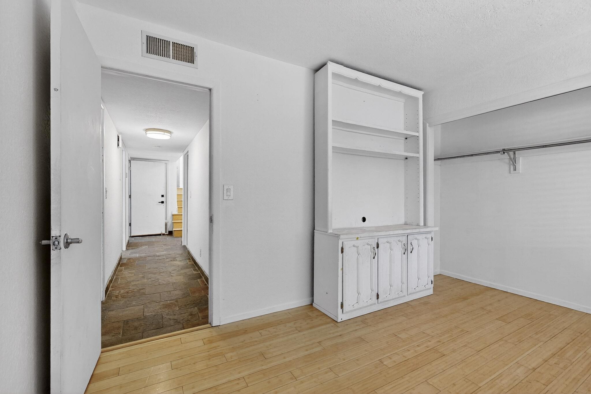 Building Photo - 5528 Overlook Dr NE