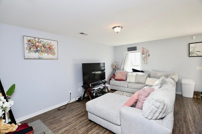 Building Photo - 1009 Providence Plantation Dr