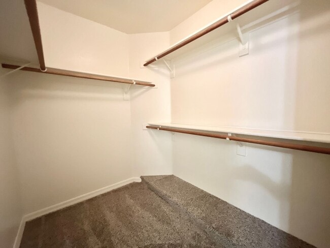 Building Photo - Luxurious 2 Bd 2 Ba Condo in Biltmore!