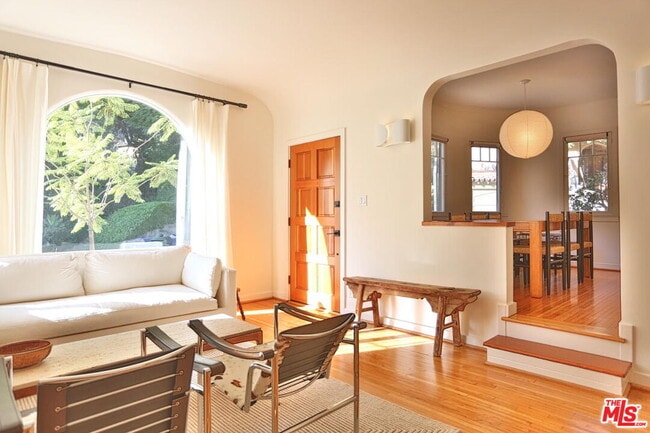 Building Photo - 2256 Silver Ridge Ave