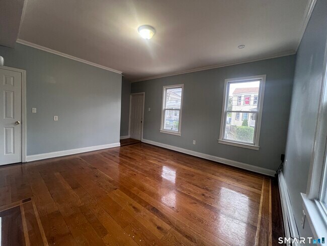 Building Photo - 113 Milne St