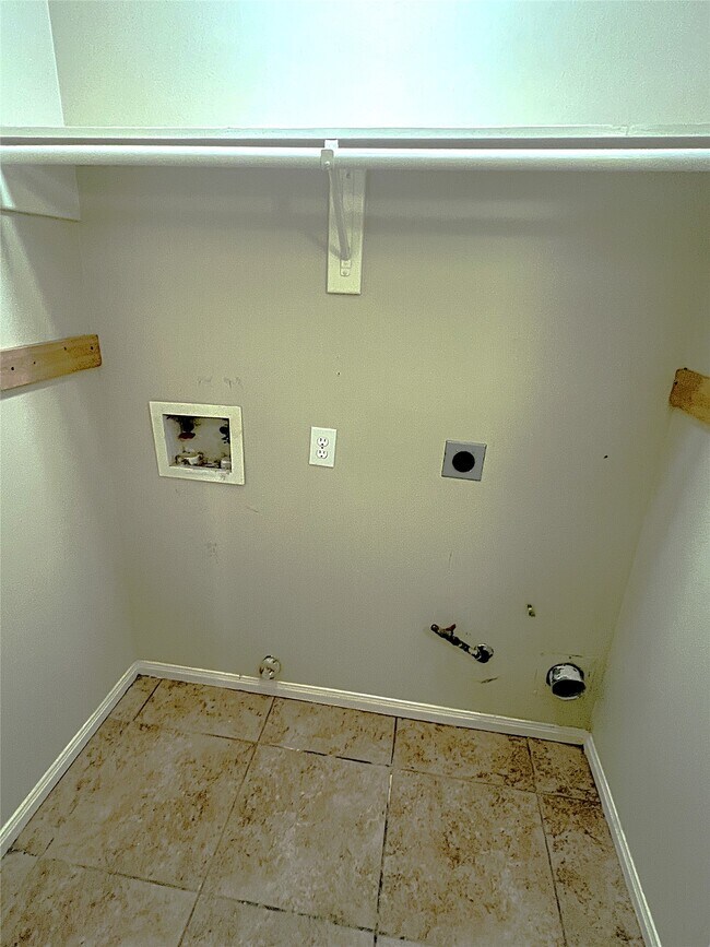 Building Photo - 4910 Linden Pl