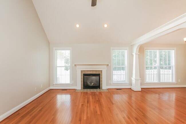 Building Photo - 2558 Paddle Pl NW