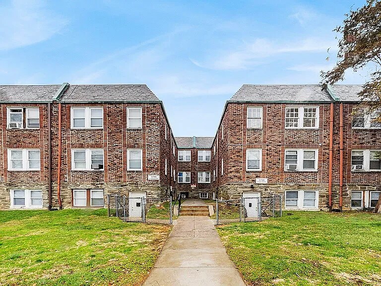 Building Photo - 5742 N Park Ave