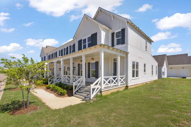 Building Photo - Luxury Townhome for Rent in Waterpointe | 3 Bed | 2.5 Bath | Private Courtyard