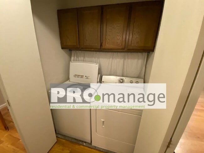 Building Photo - 3bd/2ba condo with gym and pool access