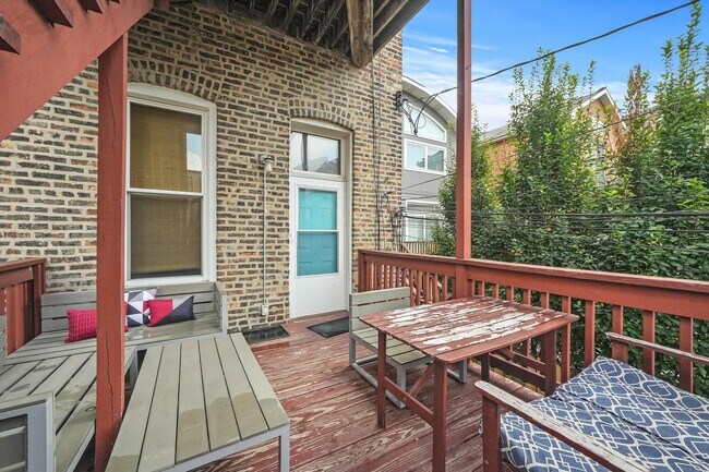 Building Photo - 2042 N Winchester Ave