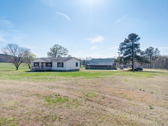 Building Photo - 3 Bedroom/2 Bathroom Equine Farm Home