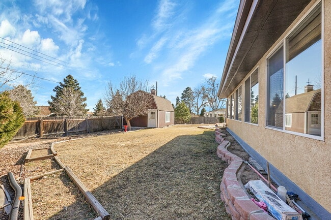 Building Photo - $2,195.95, 3-bed, 2-bed, ranch-style home with a large backyard and $300 off first month's rent