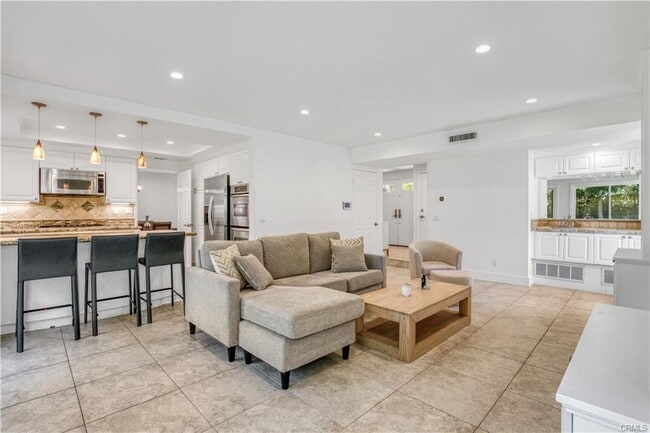 Building Photo - 7101 Shadow Ridge Ct