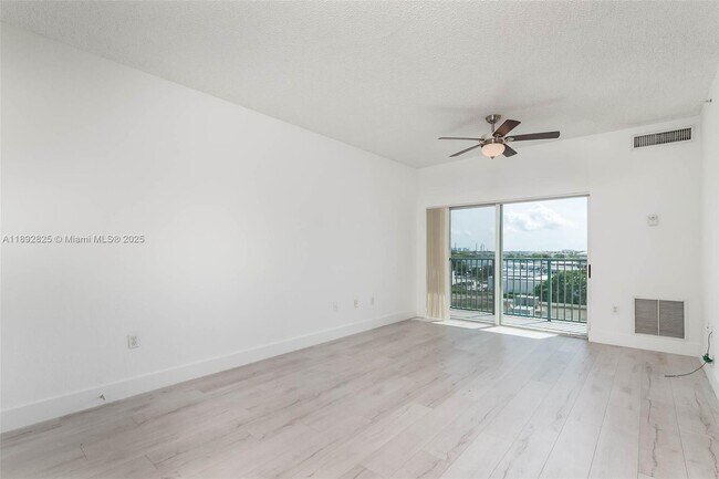 Building Photo - 6001 SW 70th St