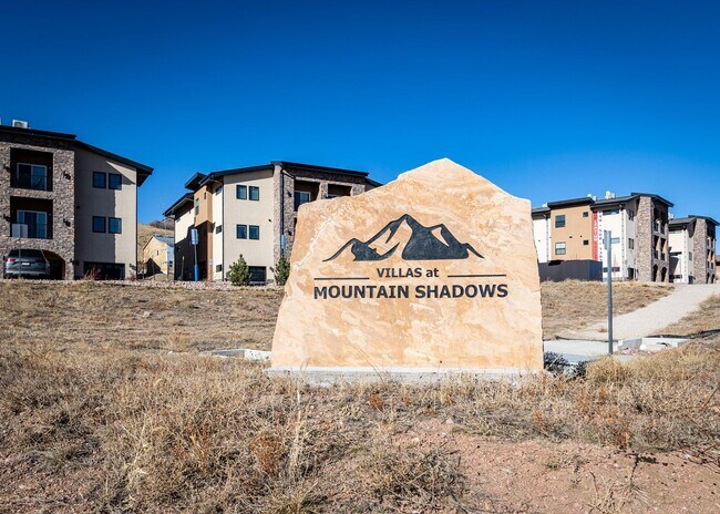 Building Photo - 1 bed, 1 bath Top Floor near Garden of the Gods