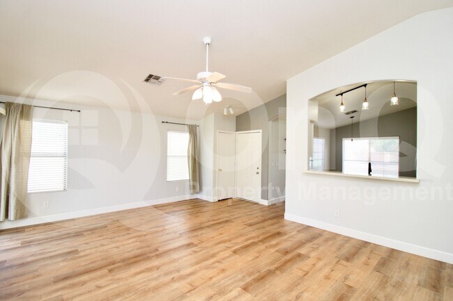 Building Photo - 1914 E Palomino Dr