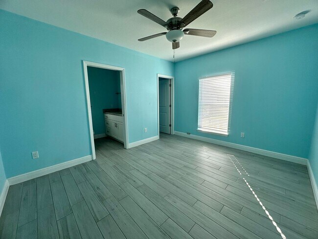 Building Photo - 615 E Virginia Ave