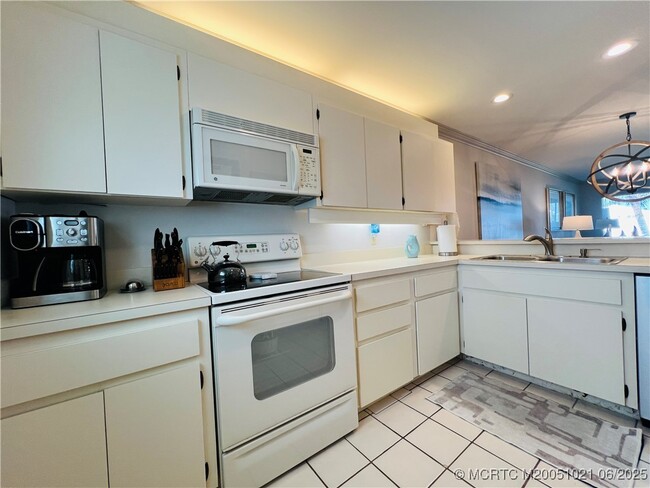 Building Photo - 1550 NE Ocean Blvd