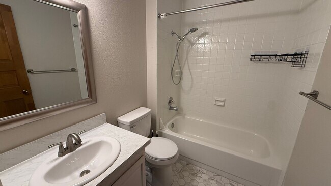 Building Photo - Lovely 2 bed townhome with private bathrooms for each!  Don't miss!