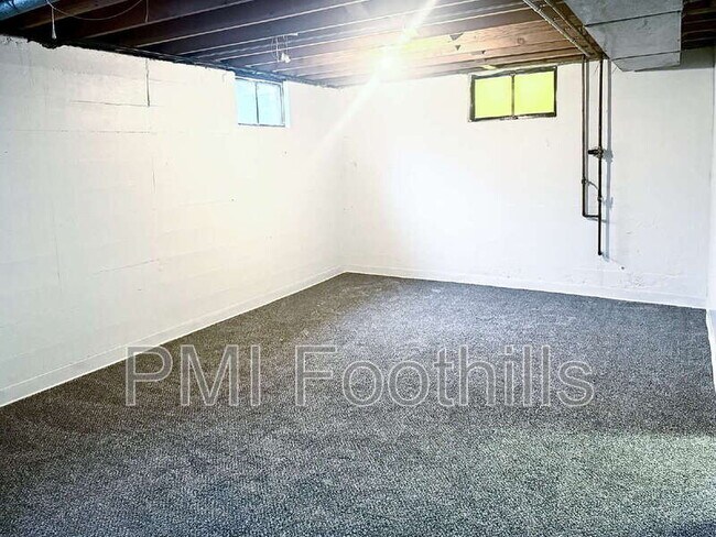 Building Photo - 275 Garnet St