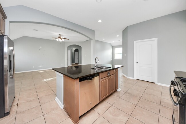 Building Photo - 2402 Village Lakes Dr