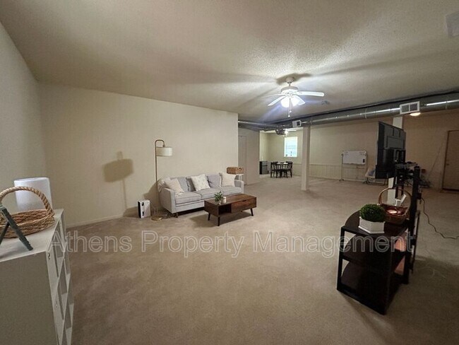 Building Photo - 1824 Cedar Shoals Dr