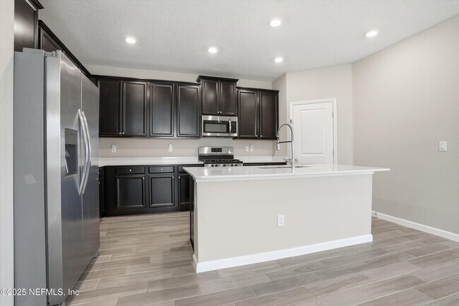 Building Photo - 1762 Amberly Dr