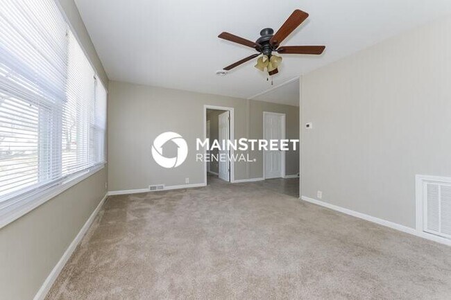 Building Photo - 4 Bedroom Pet-Friendly Home in Kansas City...