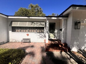 Building Photo - 2011 Howard Dr