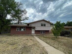 Building Photo - "Charming Bi Level Home, 4-Bed Oasis with 2 Baths in Boulder - Avail 8/15/26