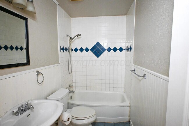 Building Photo - 1501 S Avondale St