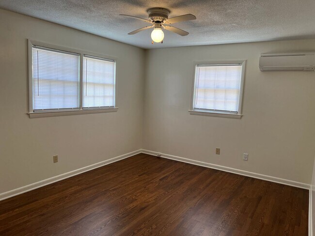 Building Photo - 717 A Grove Avenue, Raleigh- Bev Roberts R...
