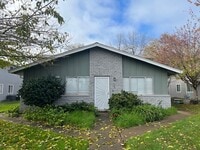 Building Photo - REMODELED 2 BED UNIT W/ GARAGE! $500 OFF FIRST MONTH'S RENT!!