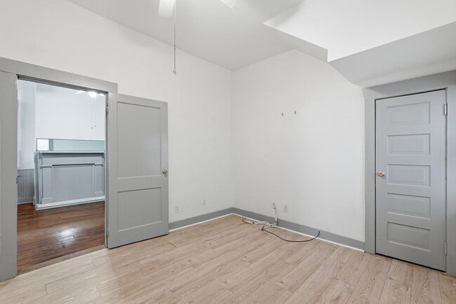 Building Photo - 538 E Waldburg St