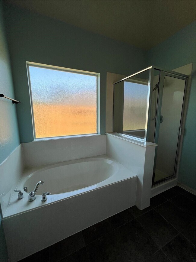Building Photo - 27410 Tracy Ridge Ct