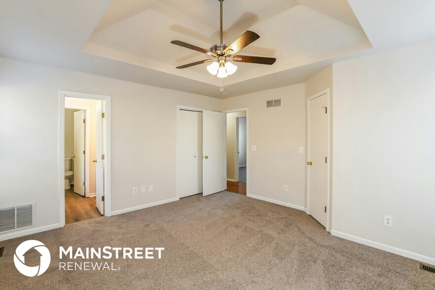 Building Photo - 10926 Rowland Ave