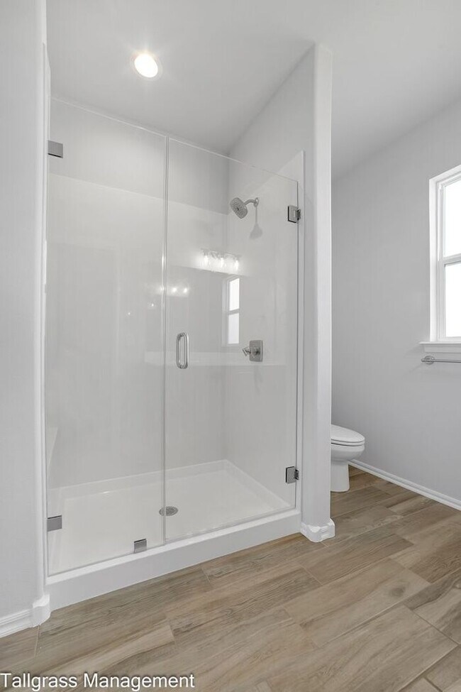 Building Photo - A Blend of Modern Luxury and Comfort